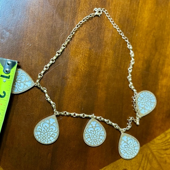 Necklace Metal Cut Out Shell Teardrop Collar Necklace - Picture 13 of 13